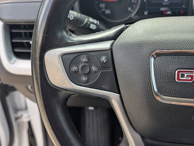 Used 2021 White GMC SLE image 19