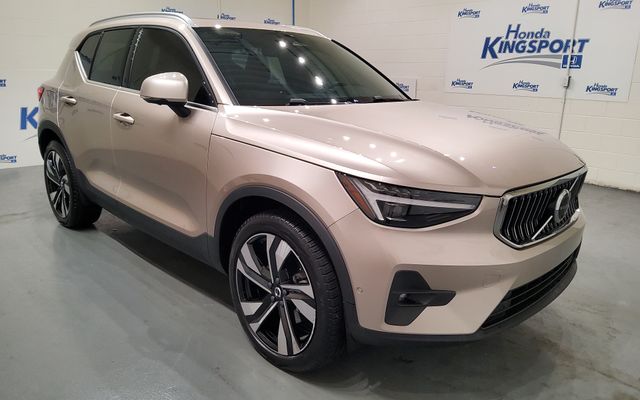 2024 Volvo XC40 B5 Plus Bright Theme
