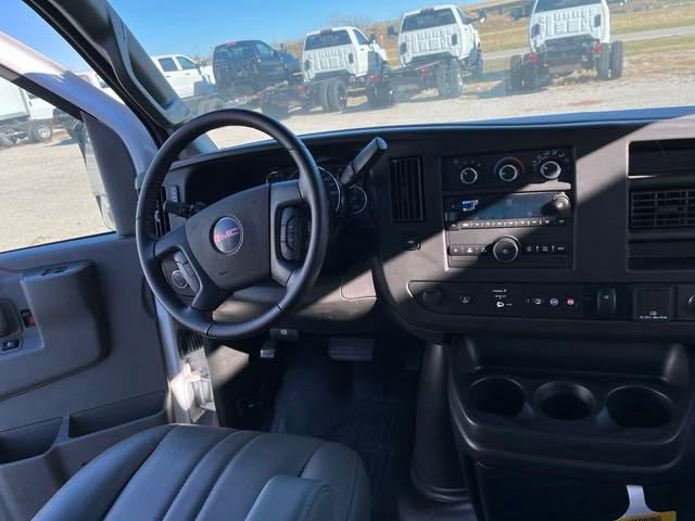 2023 GMC Savana 3500 Work Van 25