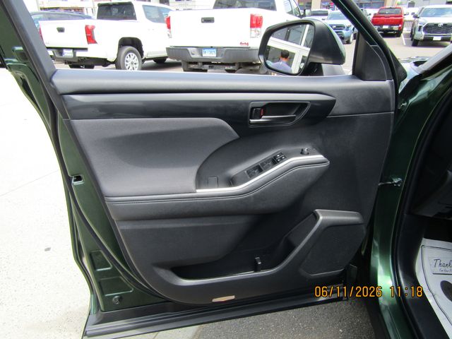 used 2023 Toyota Highlander car, priced at $32,999