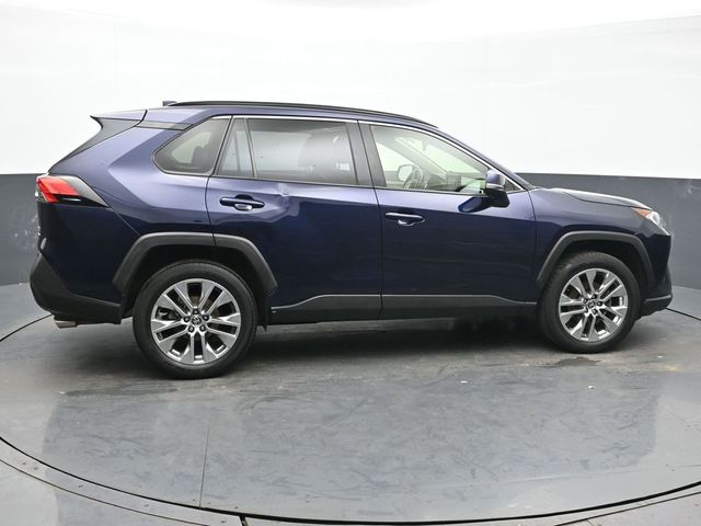 2021 Toyota RAV4 XLE Premium 8