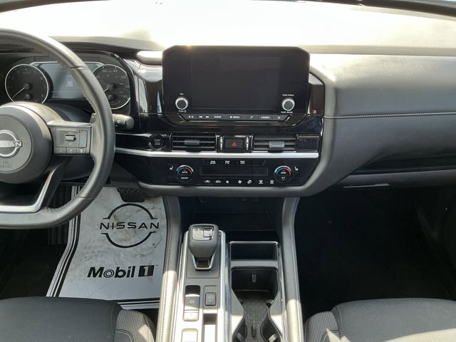 View vehicle photo 7