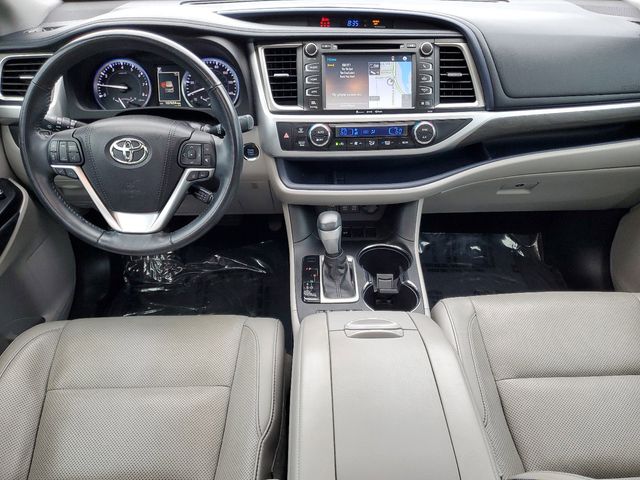 2017 Toyota Highlander Limited 17