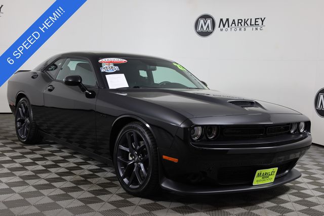 Pitch Black Clearcoat 2023 Dodge Challenger R/T RWD Coupe Rear-Wheel Drive 6-Speed Manual