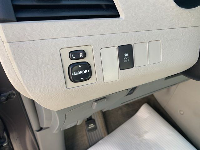 2011 Toyota Sienna LE 8-Passenger photo