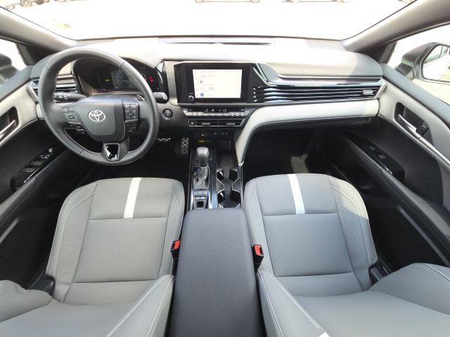 2025 Toyota Camry SE:B02318