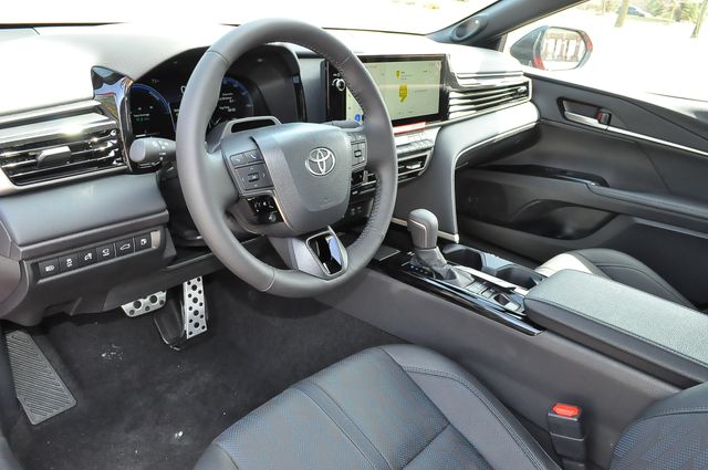 View vehicle photo 7