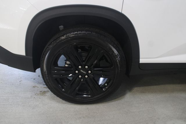 New 2026 White GMC Elevation image 37