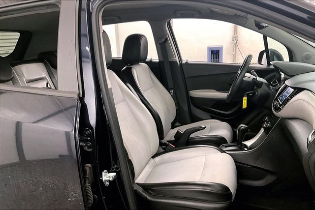 2021 Chevrolet Trax LT Blue at Subaru and VW of Moon Township