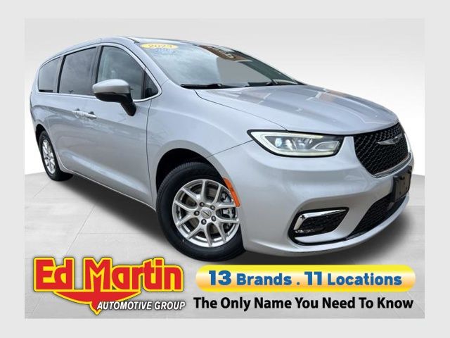 Silver Mist Clearcoat 2023 Chrysler Pacifica Minivan Front-Wheel Drive 9-Speed Automatic