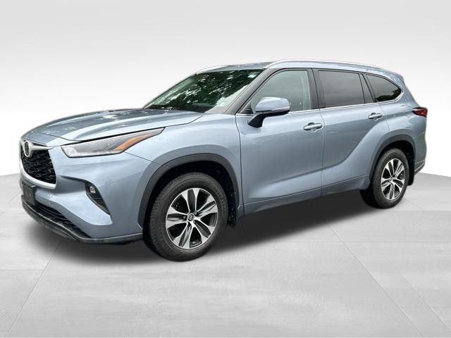 Moon Dust 2021 Toyota Highlander SUV / Crossover All-Wheel Drive 8-Speed Automatic