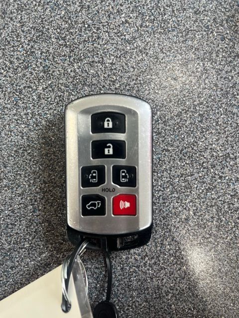 2015 Toyota Sienna XLE photo