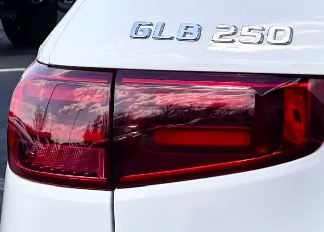 New 2026 White Mercedes-Benz GLB 250 image 10