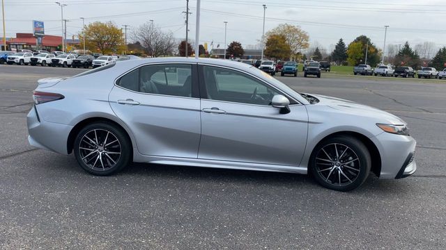 2022 Toyota Camry SE 9