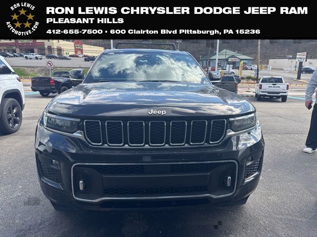 Diamond Black Crystal Pearlcoat 2023 Jeep Grand Cherokee L Overland 4WD SUV / Crossover Four-Wheel Drive 8-Speed Automatic