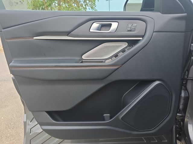 New 2026 Carbonized Gray Metallic Ford Tremor® image 28