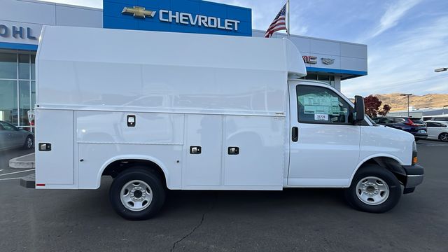 2024 GMC Savana 3500 Work Van 24