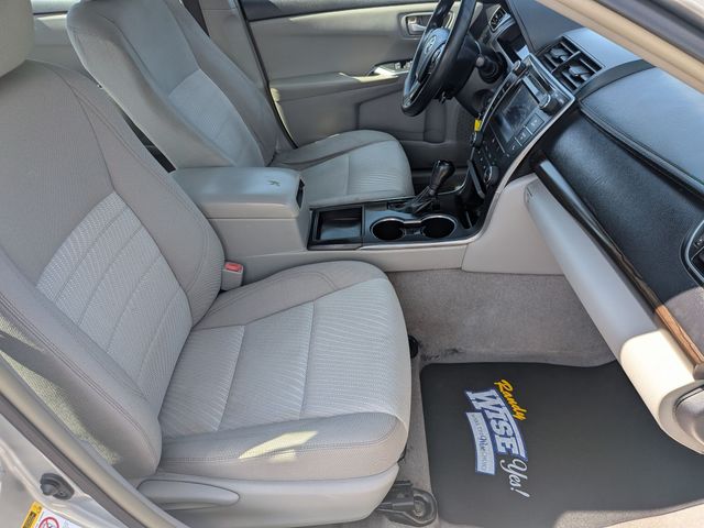 2015 Toyota Camry - Image 29