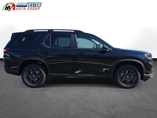 2025 Honda Pilot TrailSport photo 3