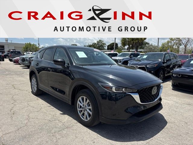 2023 Mazda CX-5 S Preferred package Auto AWD's photo