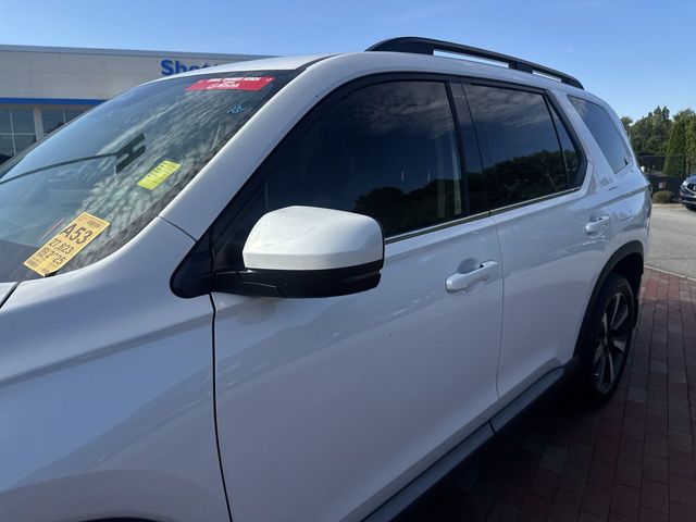 Used 2025 Honda Pilot SUV