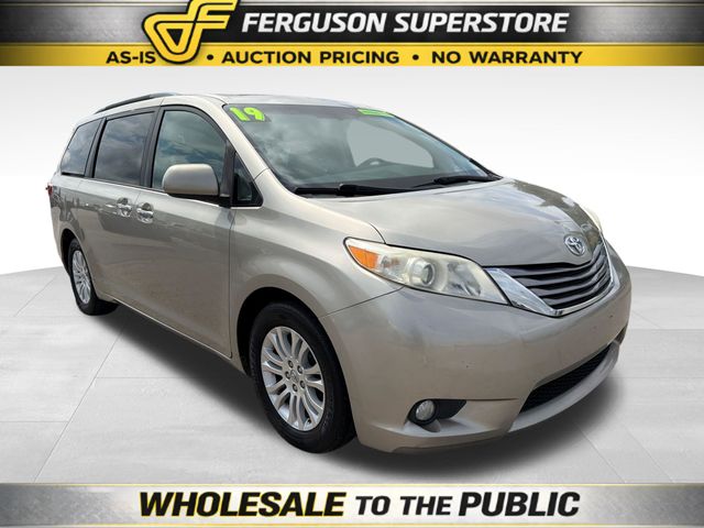 2016 Toyota Sienna XLE 7-Passenger Auto Access Seat