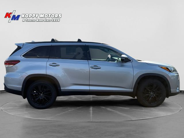 2019 Toyota Highlander SE - Celestial Silver Metallic exterior view 6