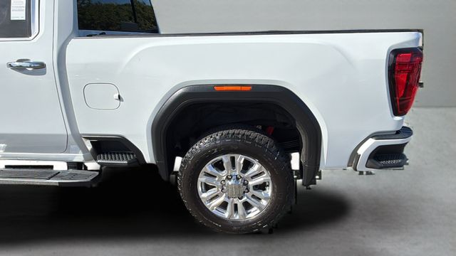 Used 2022 White GMC Denali image 42