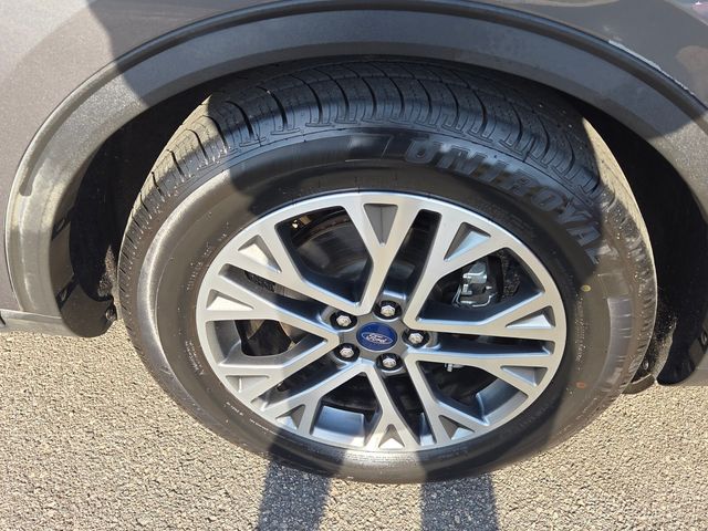 Used 2021 Gray Ford SEL image 16