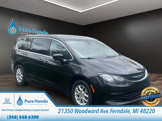 Brilliant Black Crystal Pearlcoat 2017 Chrysler Pacifica Touring FWD Minivan Front-Wheel Drive 9-Speed Automatic