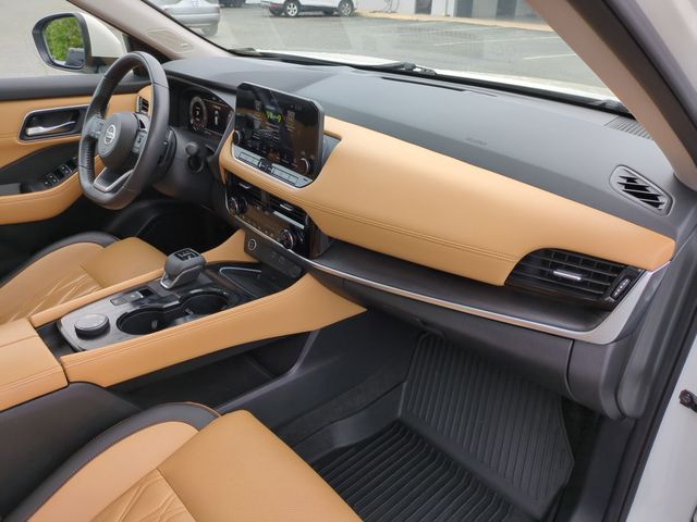 Used 2021 White Nissan Platinum image 35