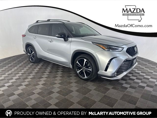 Celestial Silver Metallic 2021 Toyota Highlander SUV / Crossover Front-Wheel Drive 8-Speed Automatic