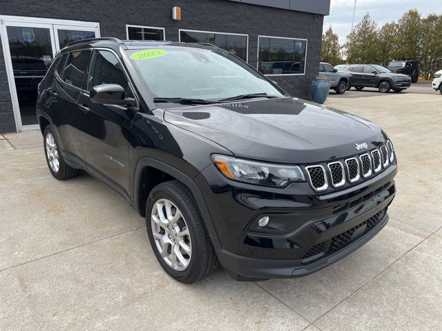 2023 Jeep Compass Latitude Lux 4WD