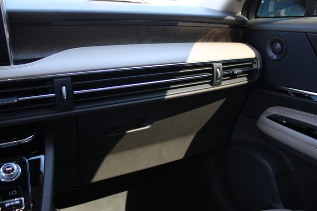 Used 2020 Blue Lincoln Reserve image 20