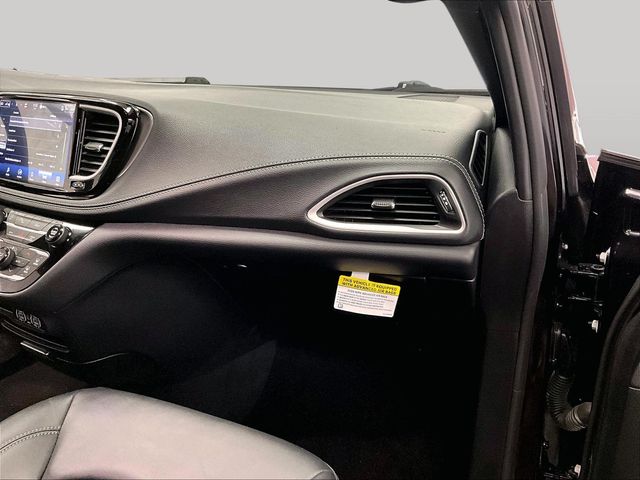 2025 Chrysler Pacifica Select Black at Auto Express Mitsubishi