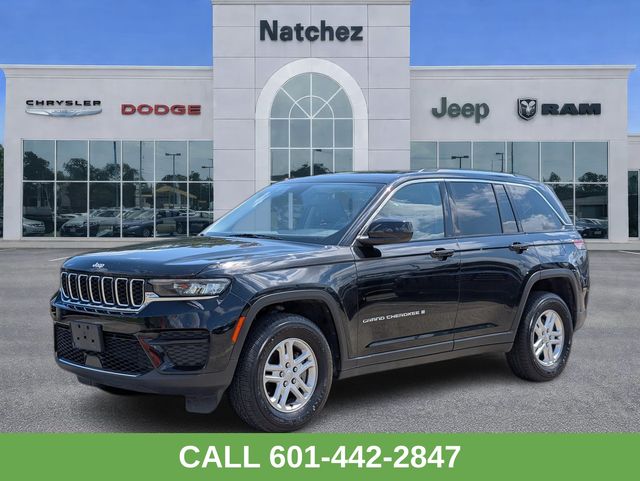 2024 Jeep Grand Cherokee Laredo RWD