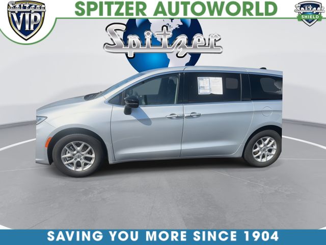 2024 Chrysler Pacifica Touring L - 5