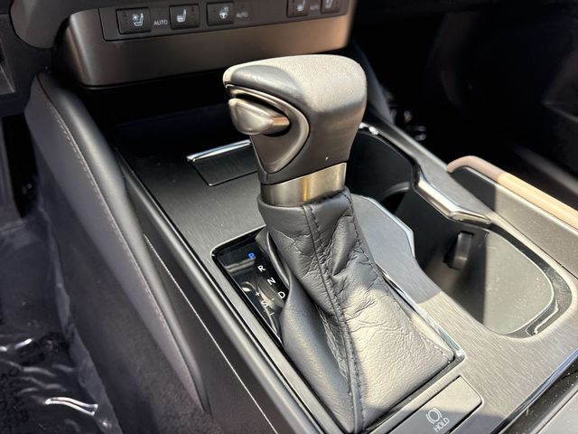2025 Lexus ES 350 - Photo 20