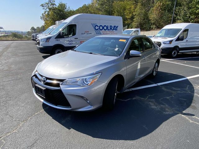 2016 Toyota Camry SE 8