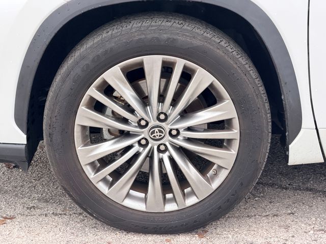 2023 Toyota Highlander Platinum  at Davis Toyota of Orangeburg
