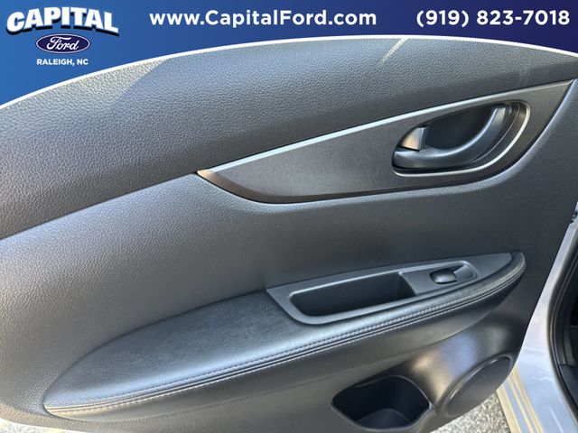 Used 2019 Silver Nissan S image 17