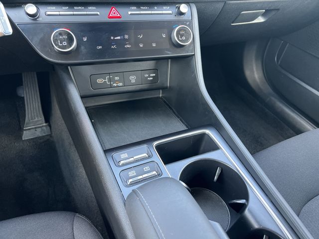 Used 2025 Black Hyundai SEL image 23
