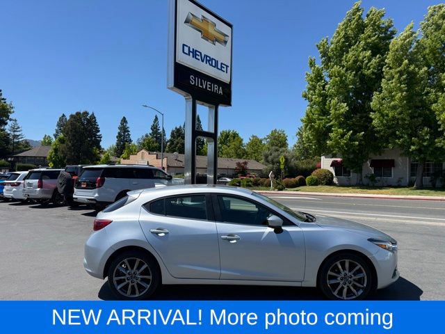Sonic Silver Metallic 2018 Mazda MAZDA3 Grand Touring Hatchback Hatchback Front-Wheel Drive 6-Speed Manual