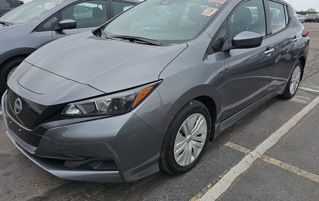 Gray (Gun Metallic) 2025 Nissan LEAF S FWD Hatchback Front-Wheel Drive Automatic