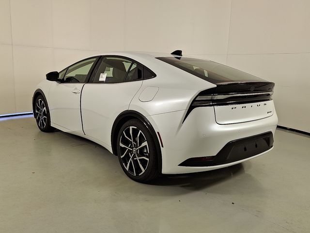 2026 Toyota Prius Plug-in Hybrid XSE photo 4