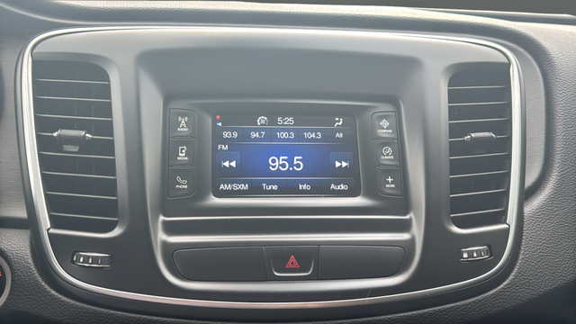 Used 2015 Bright White Clearcoat Chrysler Limited image 14