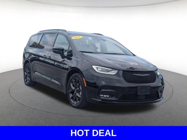 Diamond Black Crystal Pearlcoat 2025 Chrysler Pacifica Minivan Front-Wheel Drive 9-Speed Automatic
