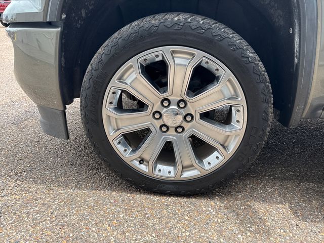 Used 2018 Gray GMC Denali image 13