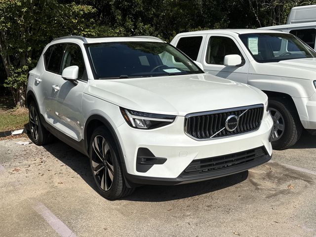 2023 Volvo XC40 B4 Plus Bright Theme FWD