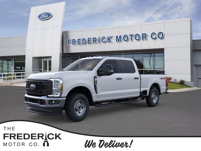 Oxford White 2026 Ford F-250 Super Duty XL Crew Cab 4WD Pickup Truck Four-Wheel Drive Automatic